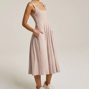 NWOT Beyond Yoga Featherweight At The Ready Square Neck Dress